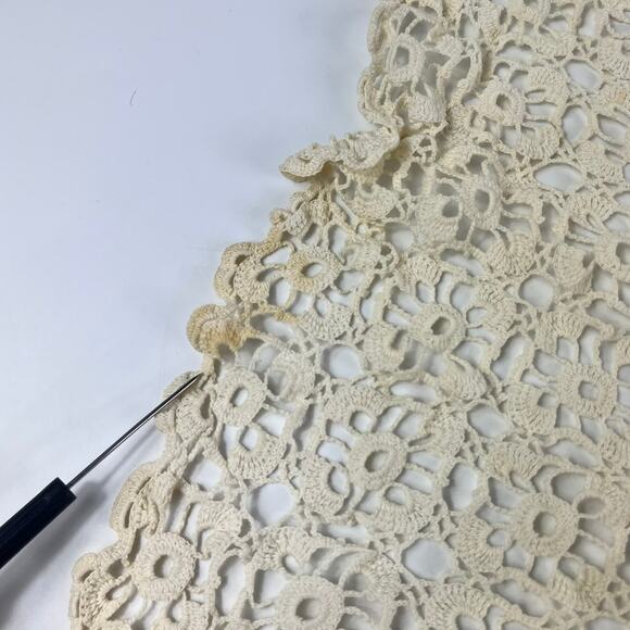 Vintage Crochet Large Doily Floral Lace Handmade Cotton Ecru 12.5x25.5" Oval - Picture 3 of 7